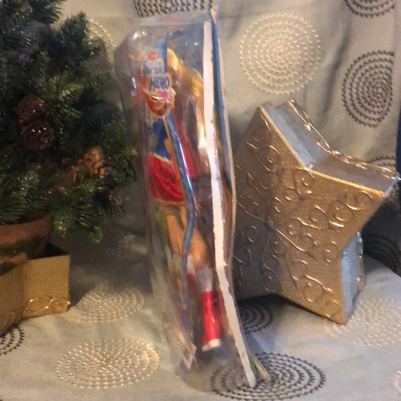 B2G1 DC Superhero supergirl doll - Picture 5 of 7